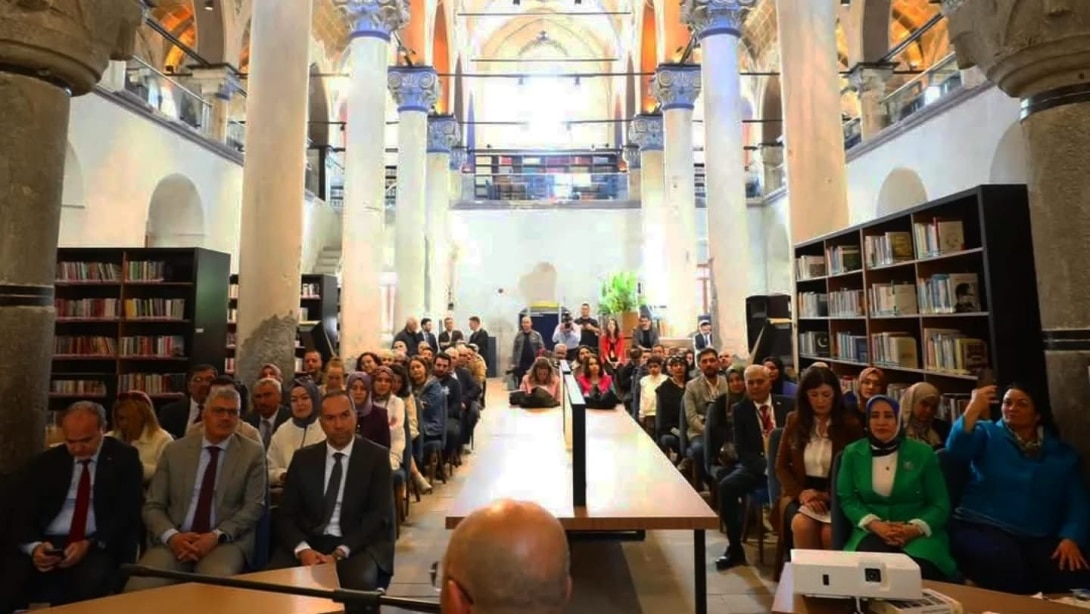 Öğretmen Akademileri Projesinin İlk Eğitimi Kale 100. Yıl Millet Kütüphanesinde Sn. Valimiz Cahit ÇELİK'in de Katılımıyla Düzenlendi.